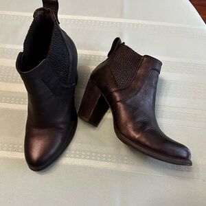 Ugg EUC Women’s Size 7 Colbie Black Leather Boots 3” Block Heel Moto Goth Sexy